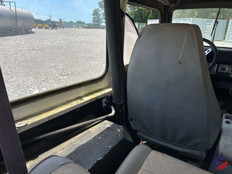 1994-jeep-wrangler-image-62