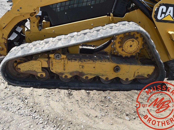2016-caterpillar-d2-image-29