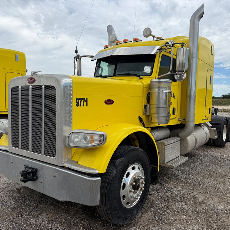 2015 PETERBILT 389