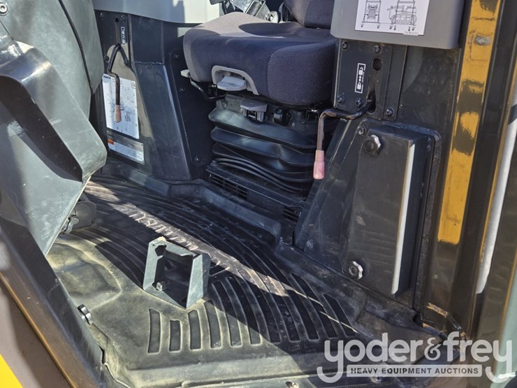 2022-komatsu-d61px-24-image-35