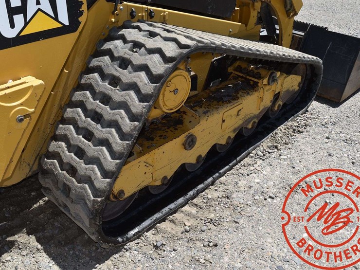 2016-caterpillar-d2-image-23