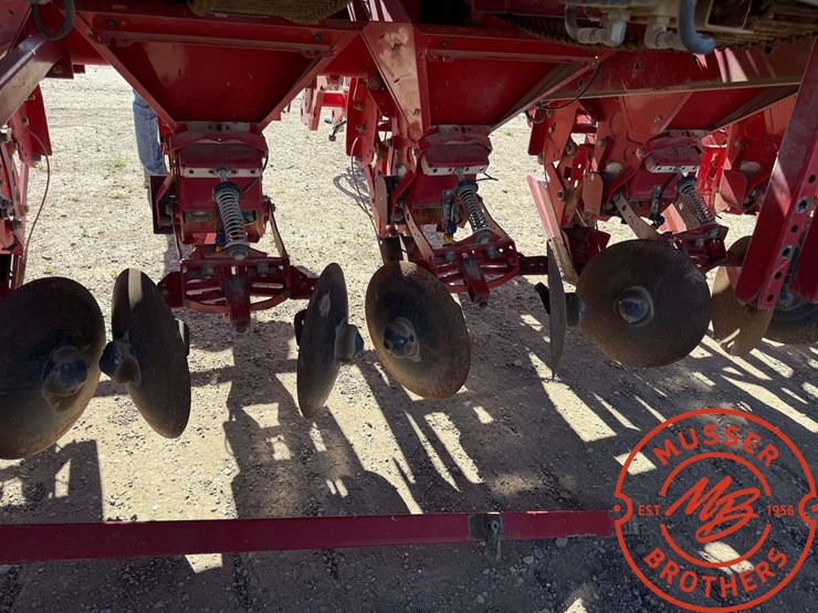 spudnik-8210-10-row-specialty-planter-image-11