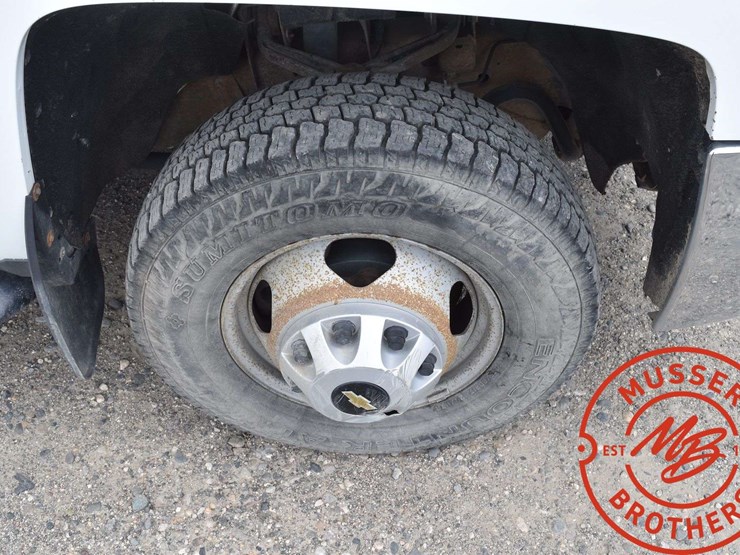 2015-chevrolet-3500-image-16