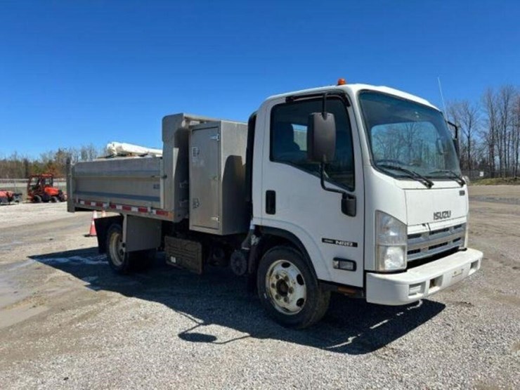 2015-isuzu-nrr-image-6