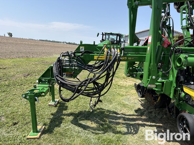 2024-john-deere-1795-image-11