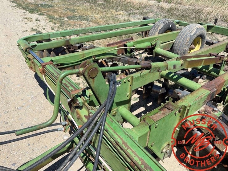 john-deere-235-image-24