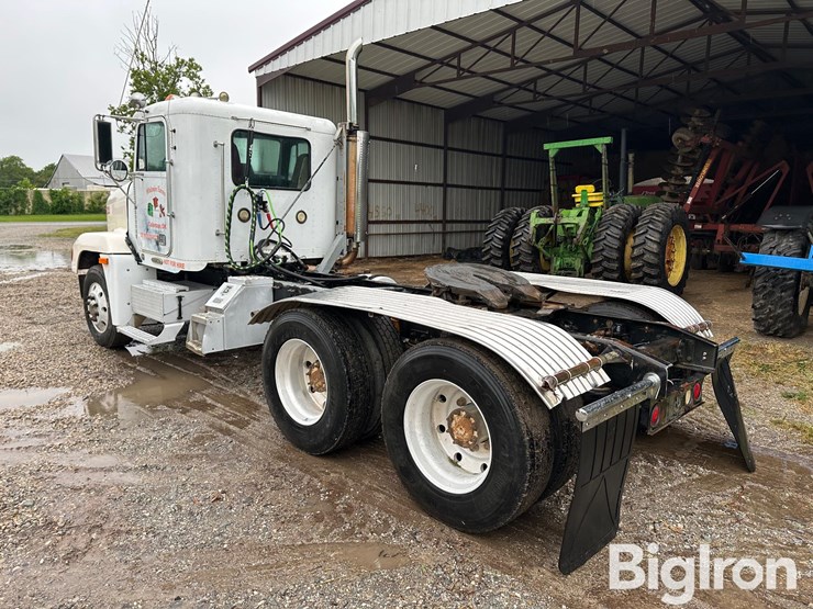 1997-freightliner-fld120-image-7
