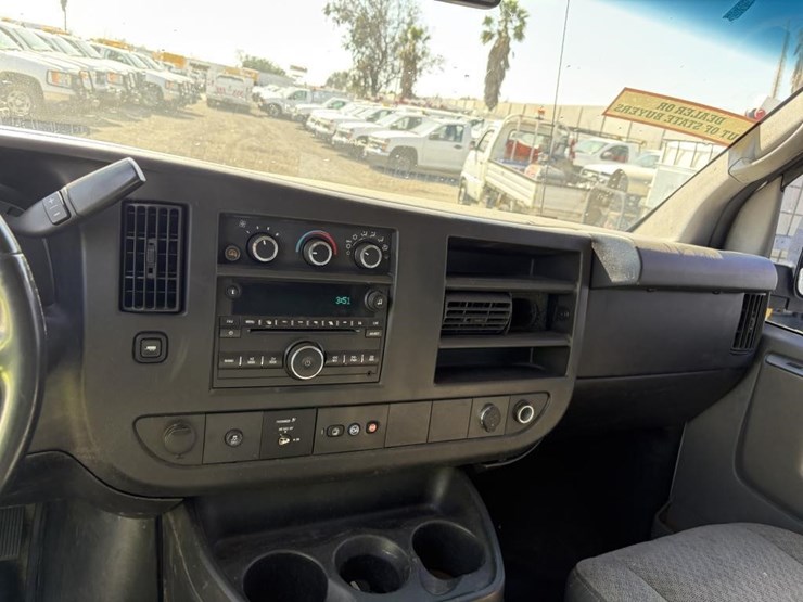 2014-chevrolet-express-2500-image-17