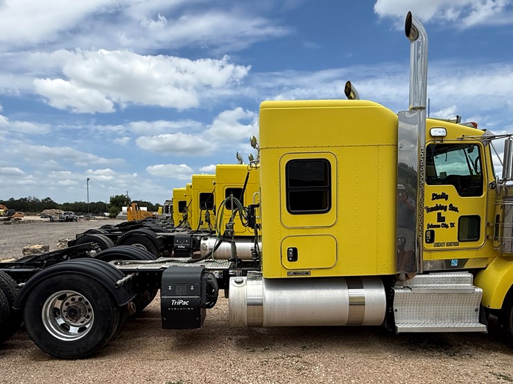 2015-kenworth-t800-image-4