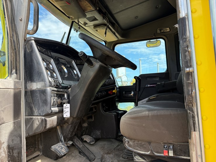 2016-kenworth-t800-image-11