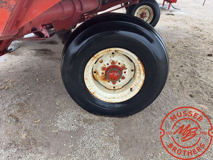hesston-4820-image-10