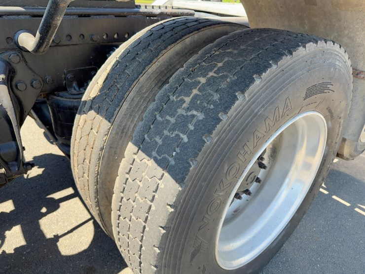 2011-western-star-4900sa-image-16