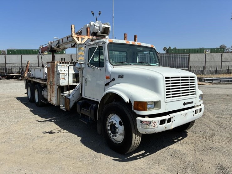 2011-international-4900-image-2