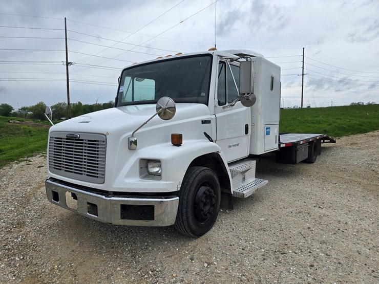 2001-freightliner-fl60-image-2