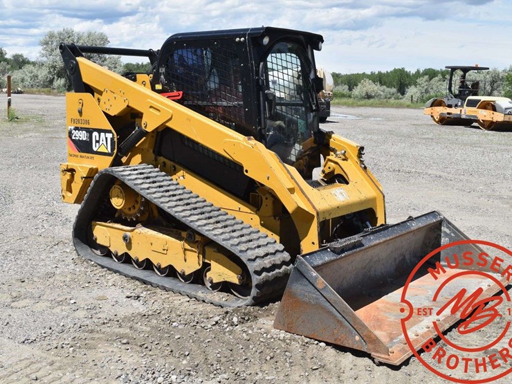 2017-caterpillar-d2-image-14