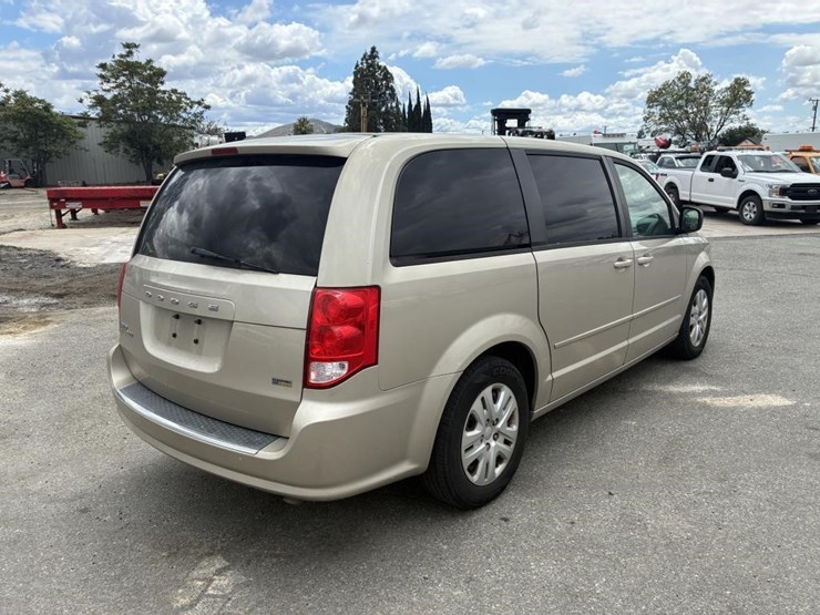 2016-dodge-grand-caravan-image-3