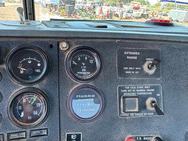 1992-mack-rd690sx-image-24