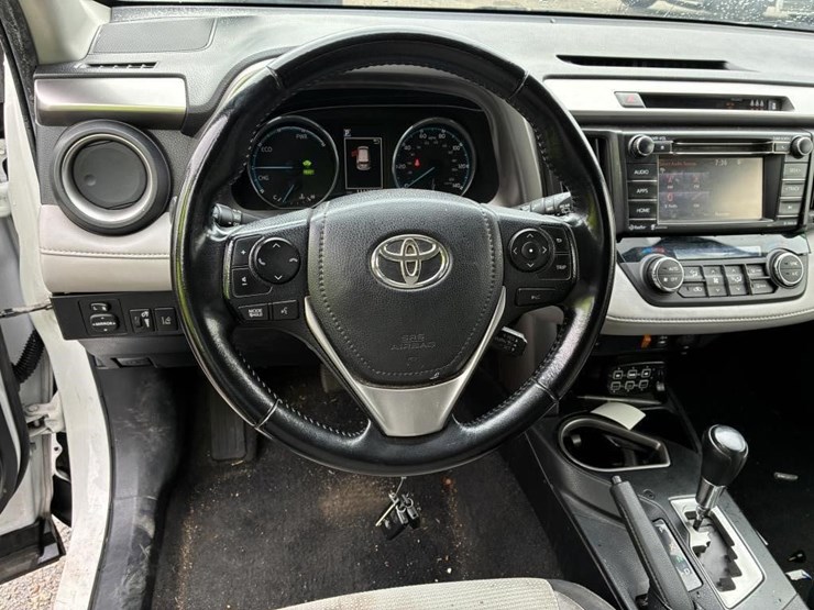 2018-toyota-rav4-image-15