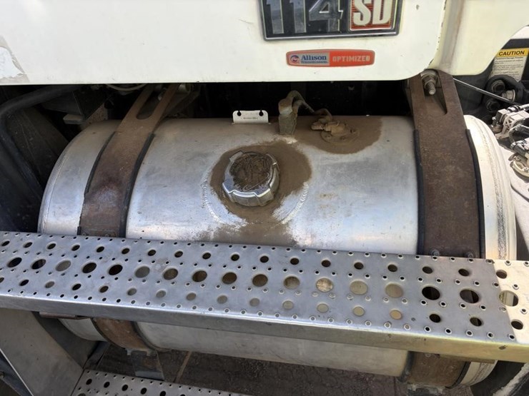 2012-freightliner-114sd-image-7