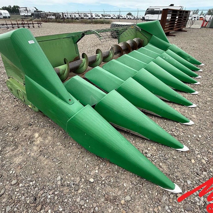 JOHN DEERE 8