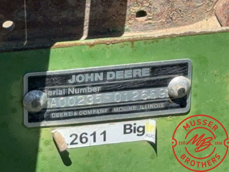 john-deere-235-image-25