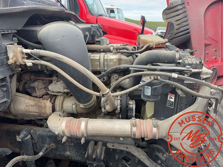 2013-freightliner-cascadia-125-image-30