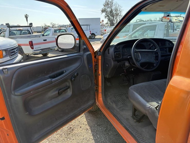 1999-dodge-1500-image-10