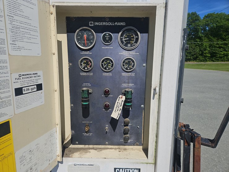 1984-ingersoll-rand-750-t/a-tow-behind-air-compressor-image-19