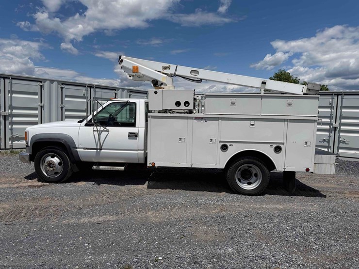 2000-chevrolet-3500-image-2