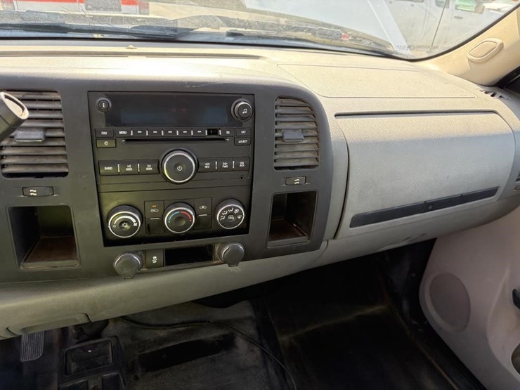 2012-gmc-3500hd-image-17