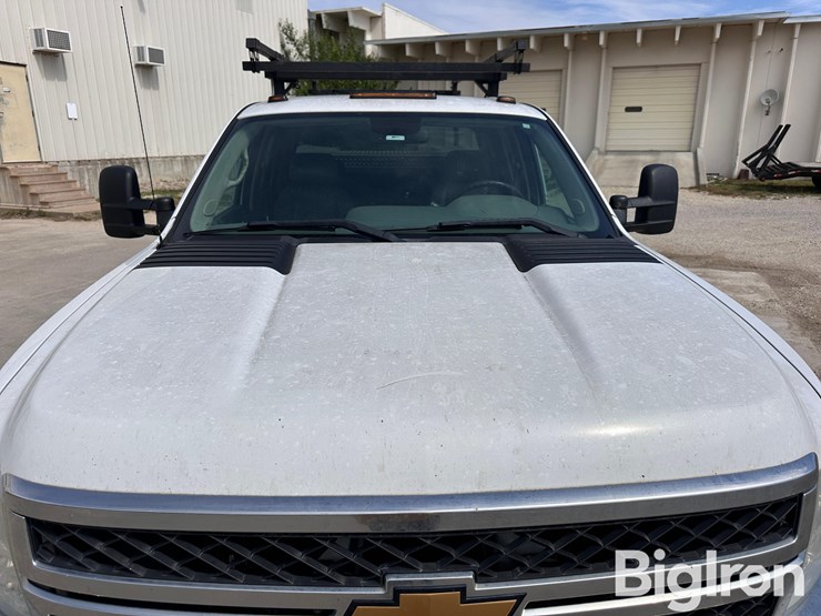2013-chevrolet-3500hd-image-9