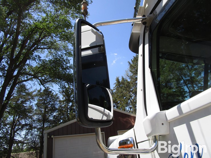 2016-freightliner-122sd-image-19