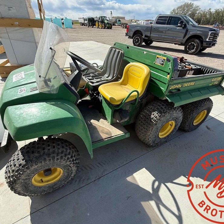 JOHN DEERE GATOR