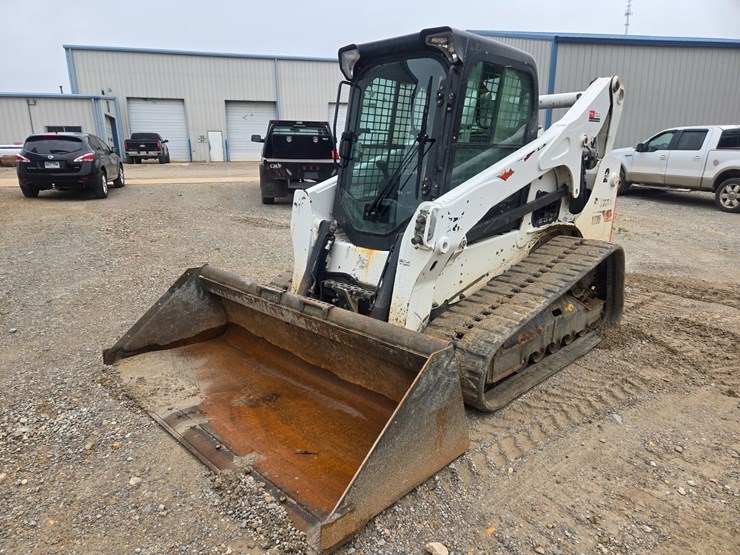 2023-bobcat-t770-image-2