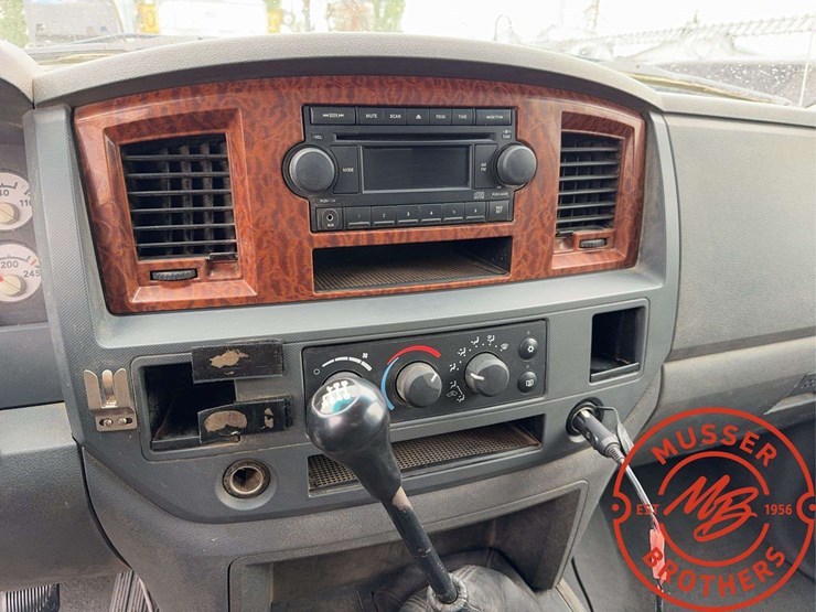 2006-dodge-ram-3500-image-30