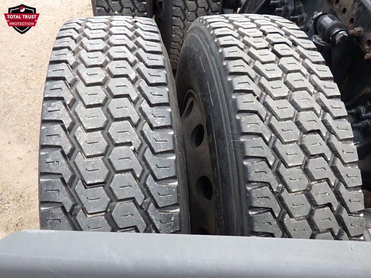 2021-freightliner-cascadia-126-image-9