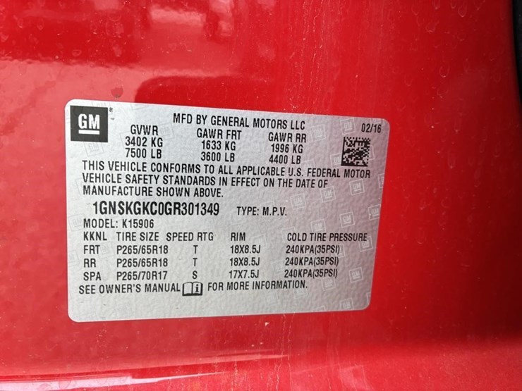 2016-chevrolet-suburban-image-18