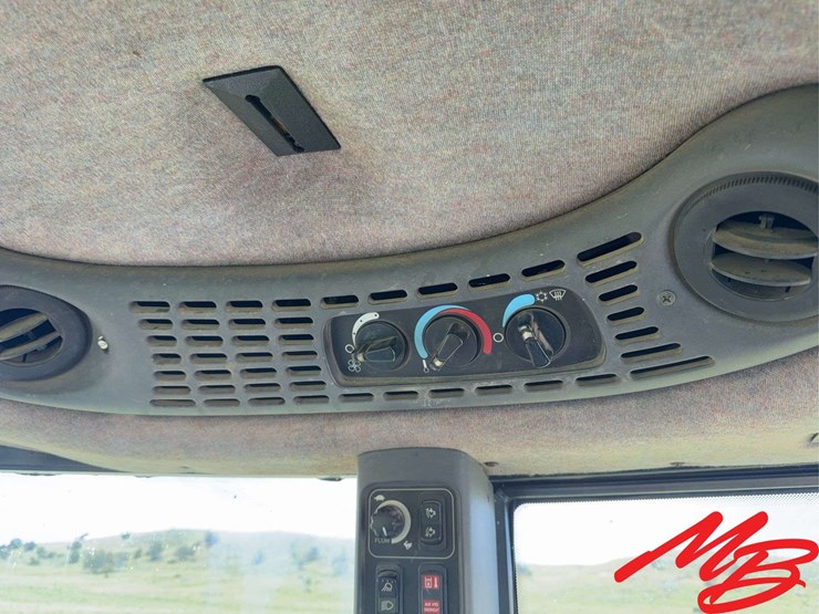 new-holland-tv145-image-30