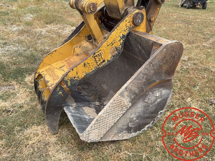 caterpillar-325b-image-21