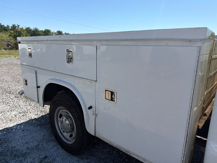 2011-ford-f250-xl-image-11