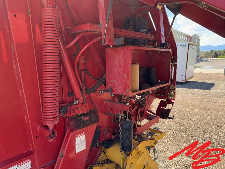 new-holland-br7090-image-15