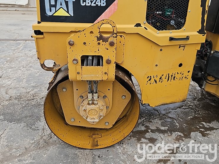 2019-caterpillar-cb24b-image-11