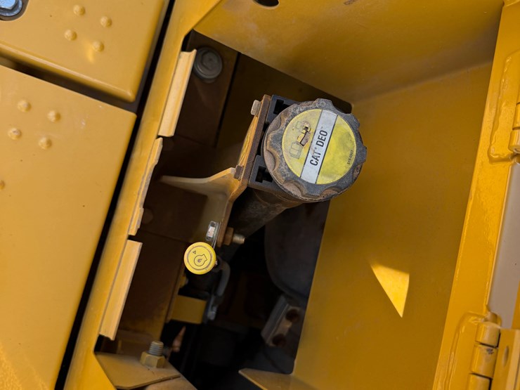 2023-caterpillar-330-image-27