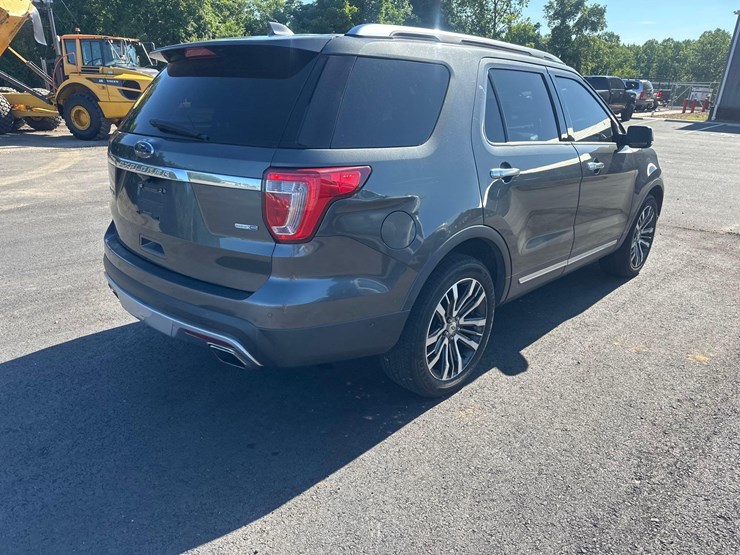 2016-ford-explorer-platinum-image-4