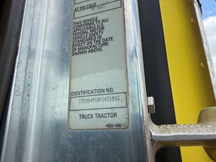 2015-kenworth-t800-image-16