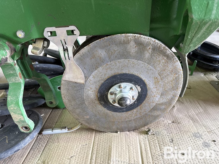 john-deere-planter-row-unit-image-13