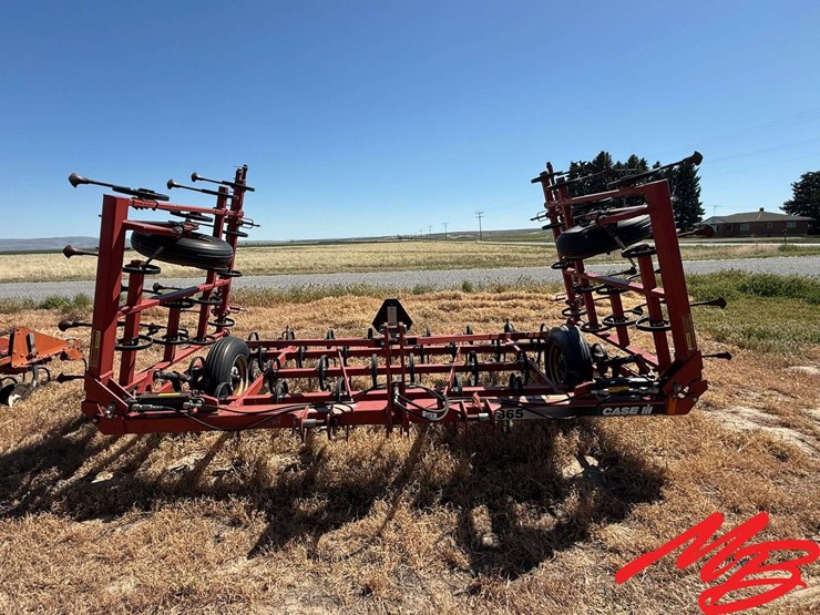 case-ih-365-image-2