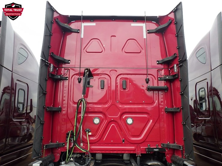 2022-freightliner-cascadia-126-image-13
