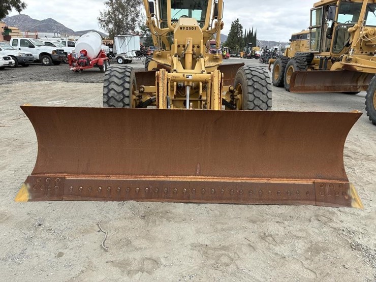 2004-caterpillar-143h-vhp-image-7