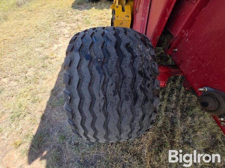 new-holland-br780-image-18